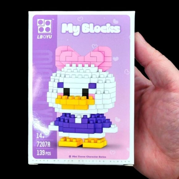 Brand New Disney Daisy Bricks Lego Figure - Picture 1 of 5